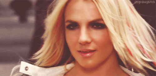 Britney-Spears-Wink-Gif.gif