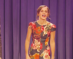 Emma-Watson-Jiggle-Dance-Gif.gif