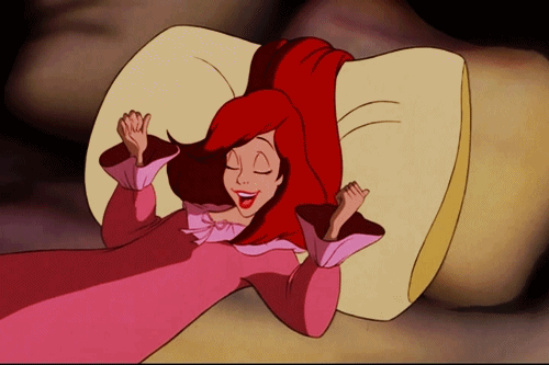 Ariel-Ready-To-Go-To-Sleep-In-The-Little-Mermaid.gif