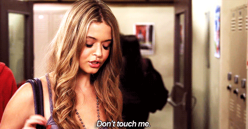 Alison-DiLaurentis-Dont-Touch-Me-On-Pretty-Little-Liars.gif