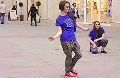 Maisie-Williams-Dancing-In-Some-Of-The-Ugliest-Pants-Ever.gif